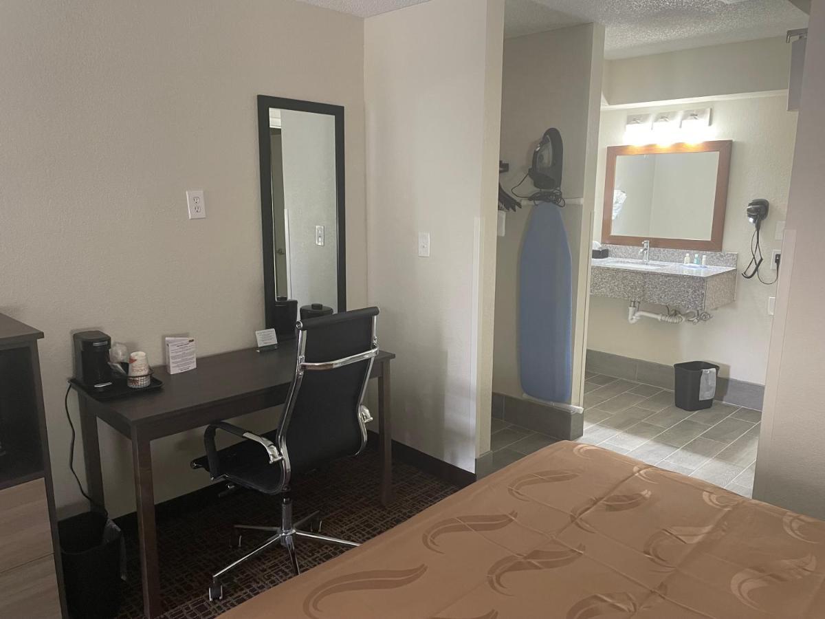 Quality Inn & Suites Spring Lake - Fayetteville Near Fort Bragg Екстер'єр фото