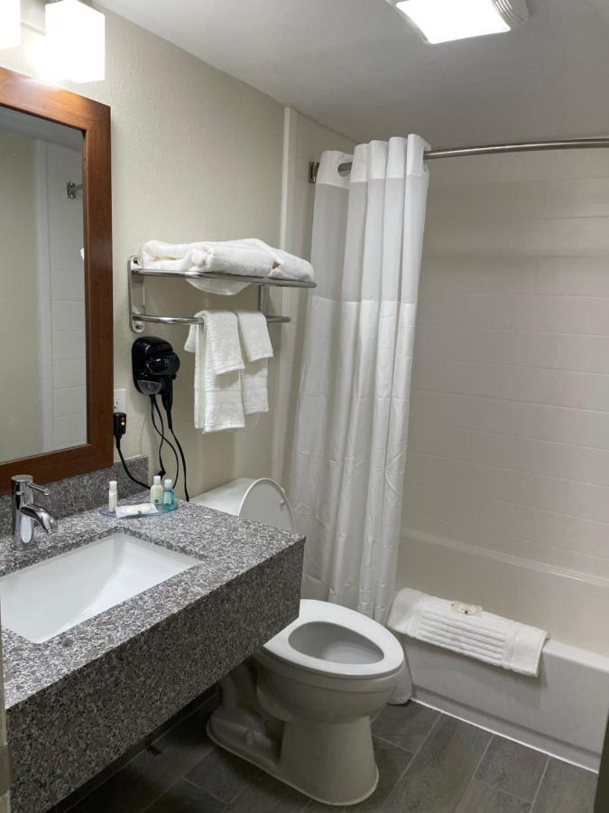 Quality Inn & Suites Spring Lake - Fayetteville Near Fort Bragg Екстер'єр фото