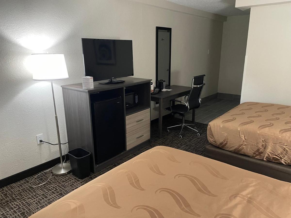 Quality Inn & Suites Spring Lake - Fayetteville Near Fort Bragg Екстер'єр фото