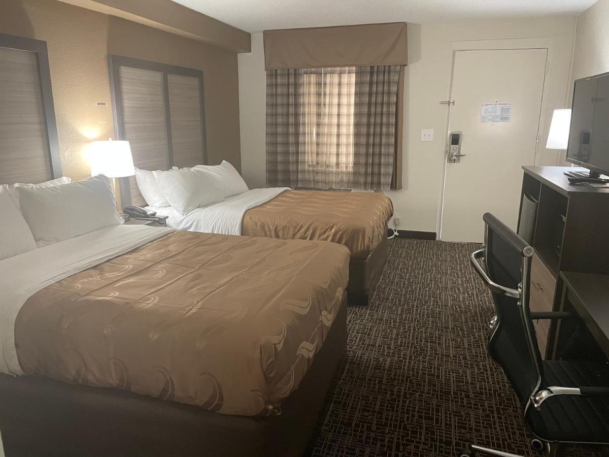 Quality Inn & Suites Spring Lake - Fayetteville Near Fort Bragg Екстер'єр фото