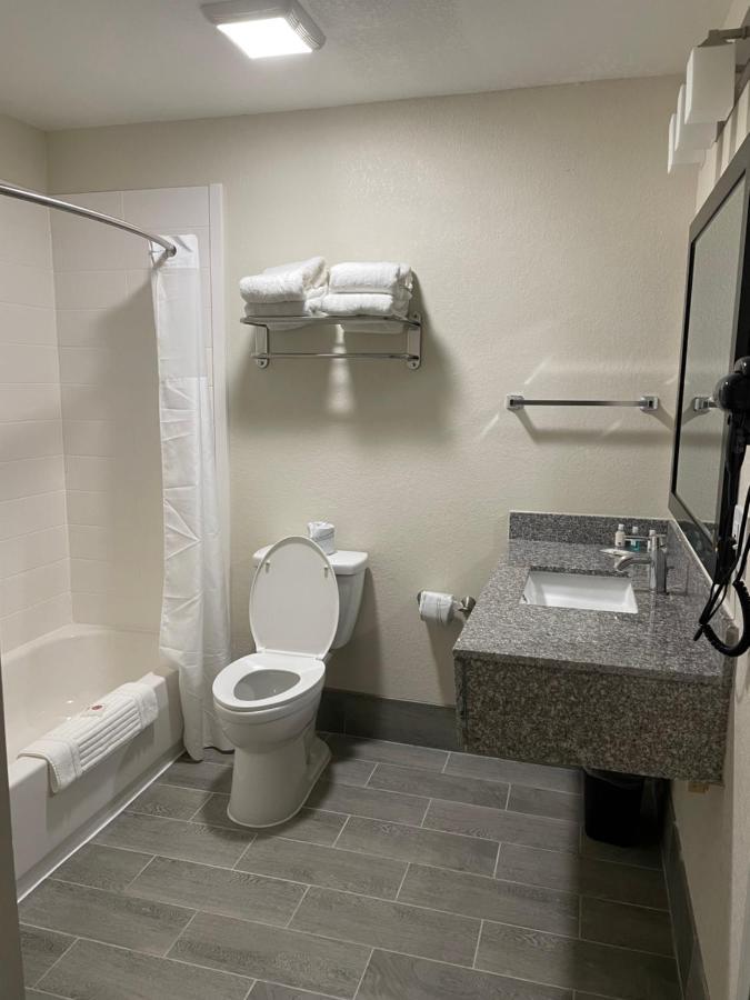 Quality Inn & Suites Spring Lake - Fayetteville Near Fort Bragg Екстер'єр фото
