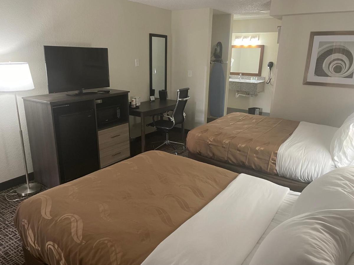 Quality Inn & Suites Spring Lake - Fayetteville Near Fort Bragg Екстер'єр фото