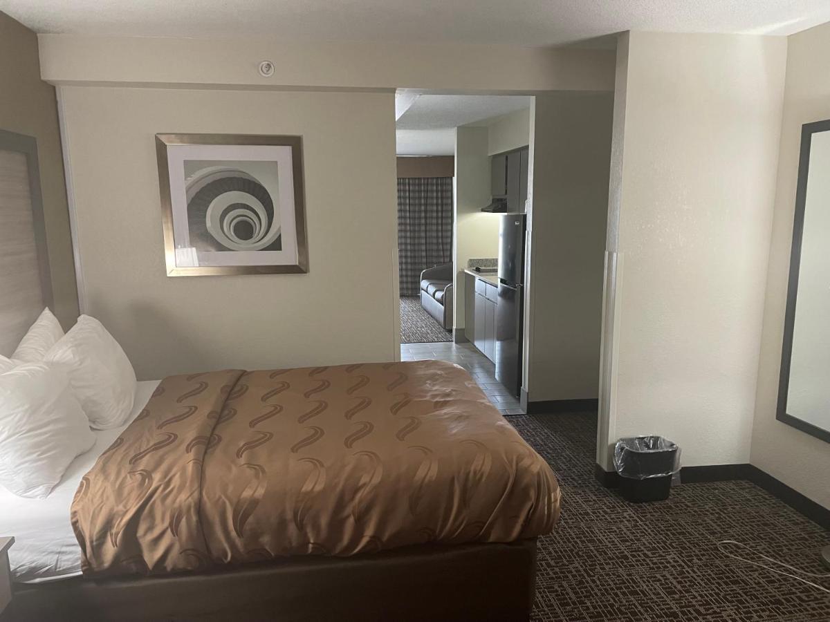 Quality Inn & Suites Spring Lake - Fayetteville Near Fort Bragg Екстер'єр фото