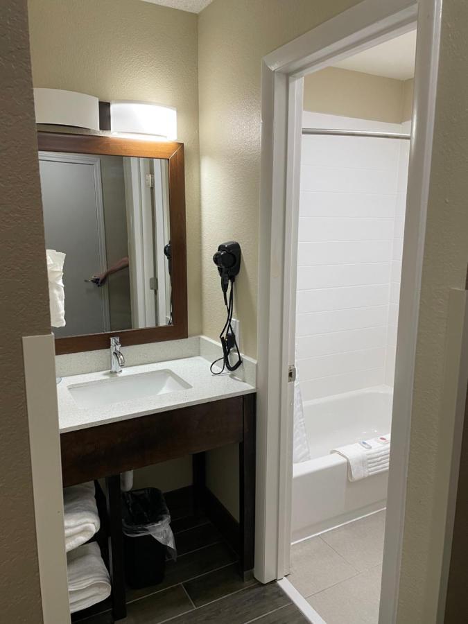 Quality Inn & Suites Spring Lake - Fayetteville Near Fort Bragg Екстер'єр фото