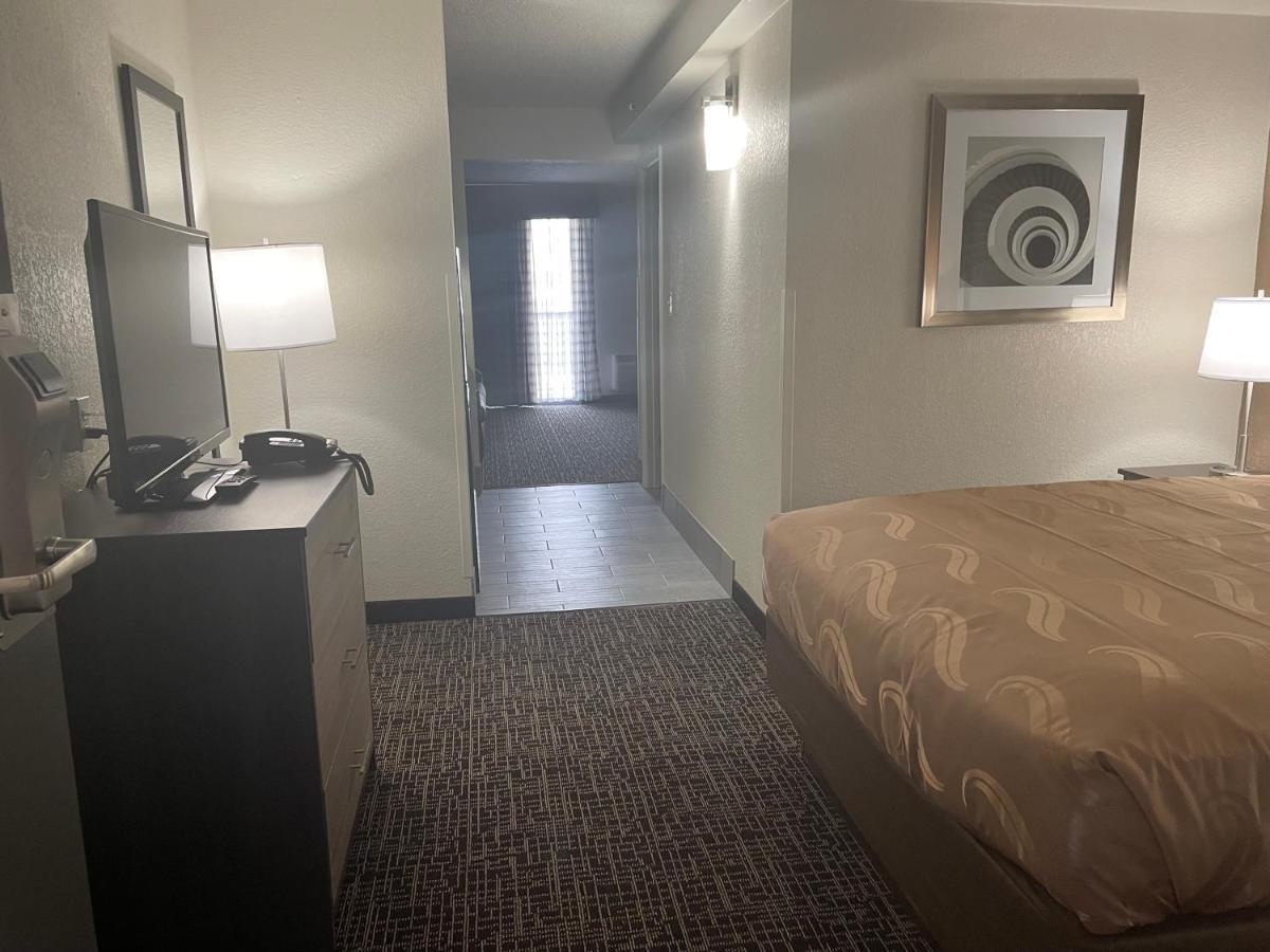 Quality Inn & Suites Spring Lake - Fayetteville Near Fort Bragg Екстер'єр фото
