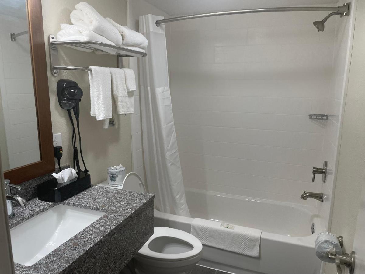 Quality Inn & Suites Spring Lake - Fayetteville Near Fort Bragg Екстер'єр фото