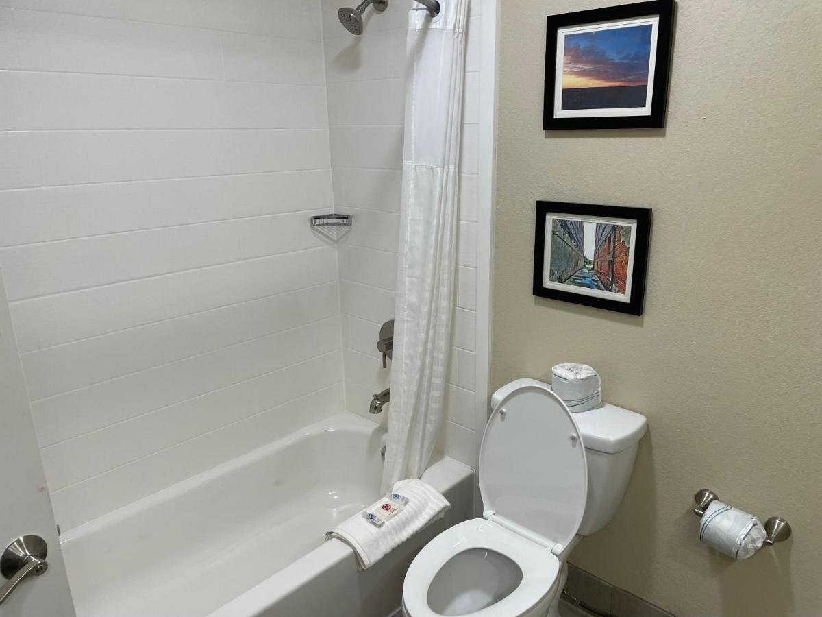 Quality Inn & Suites Spring Lake - Fayetteville Near Fort Bragg Екстер'єр фото