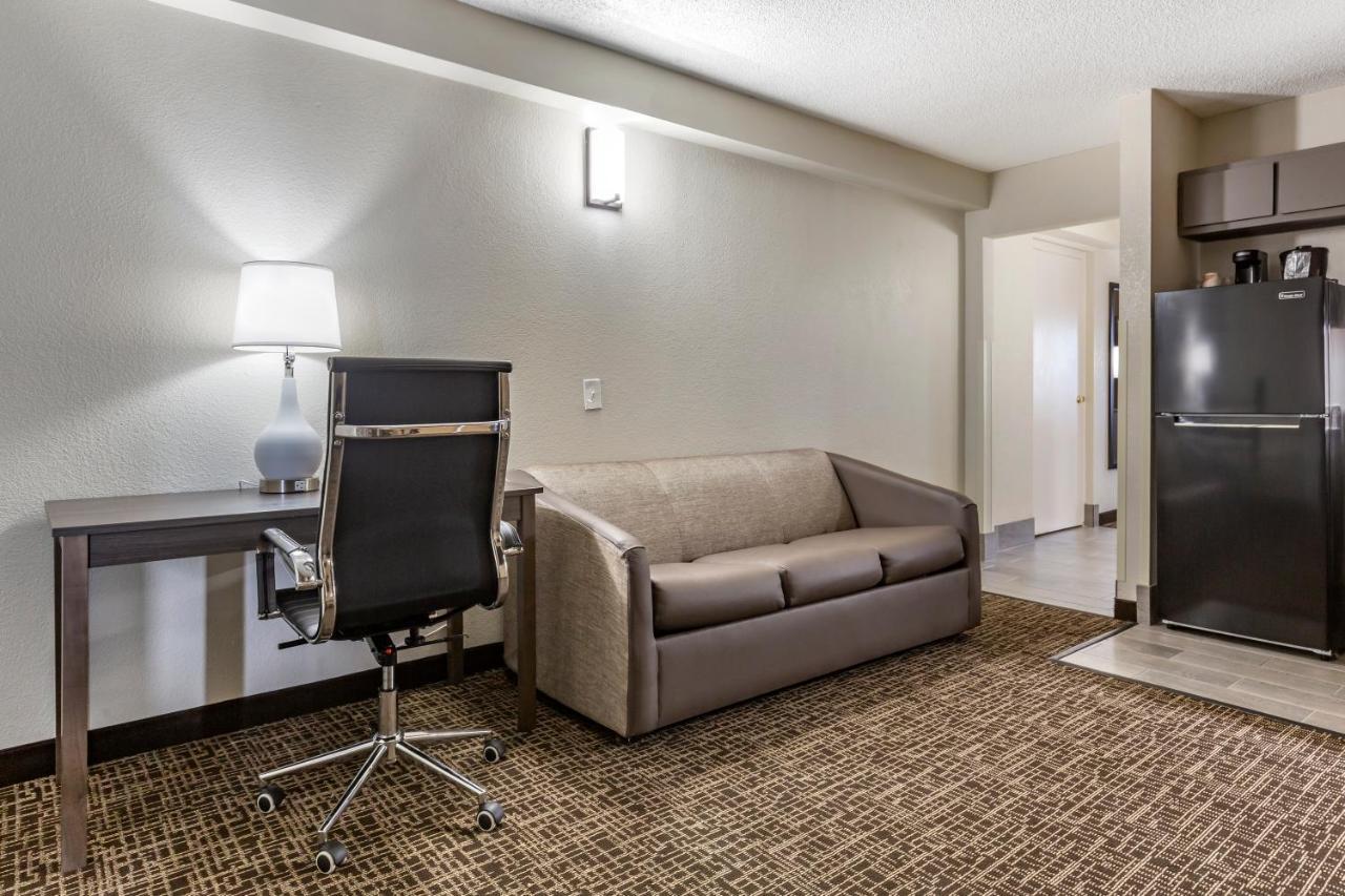Quality Inn & Suites Spring Lake - Fayetteville Near Fort Bragg Екстер'єр фото