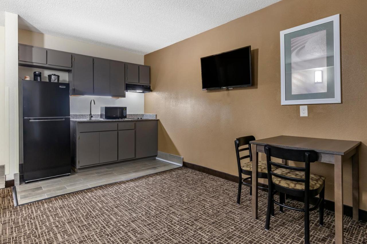 Quality Inn & Suites Spring Lake - Fayetteville Near Fort Bragg Екстер'єр фото