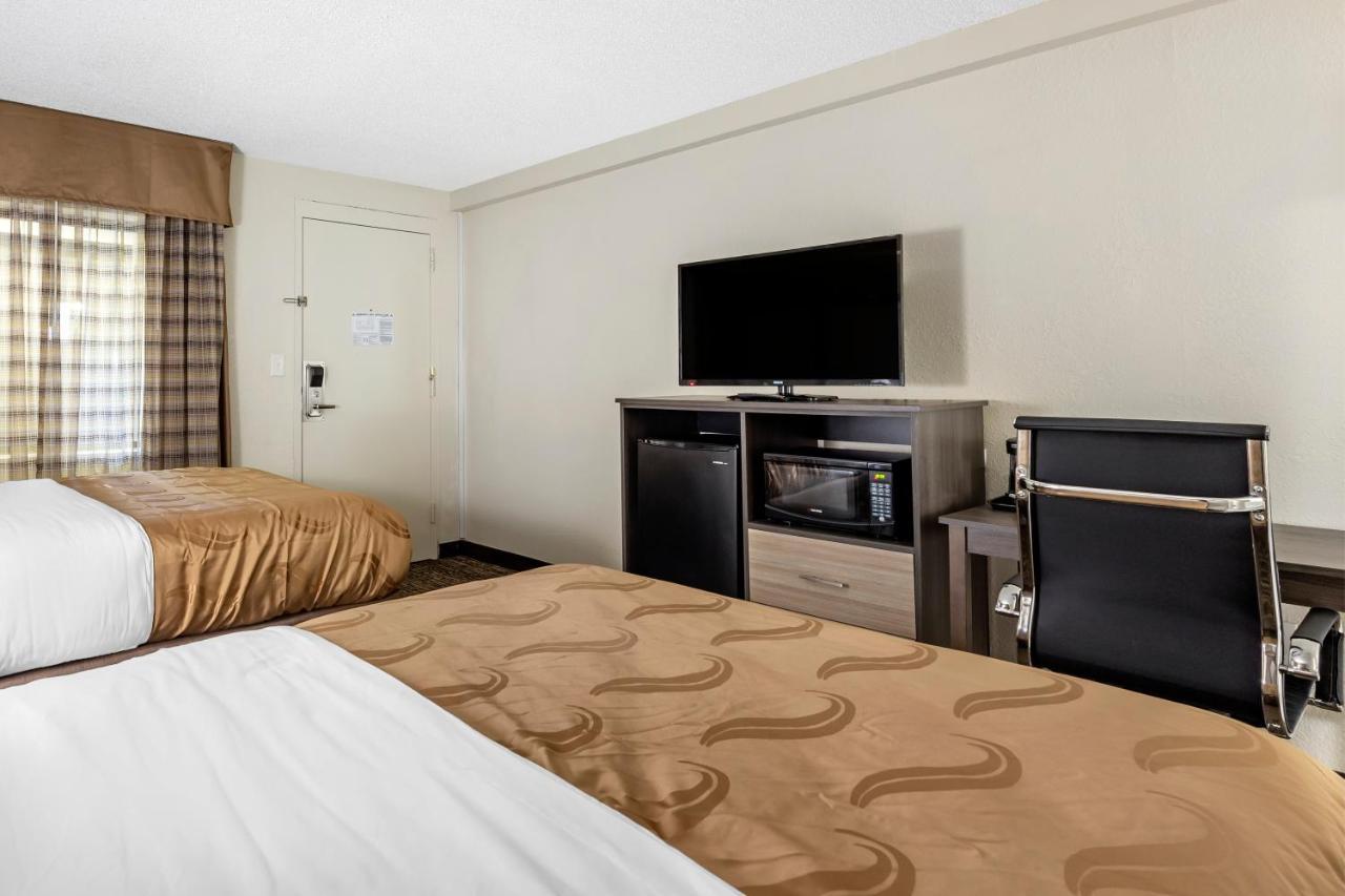 Quality Inn & Suites Spring Lake - Fayetteville Near Fort Bragg Екстер'єр фото