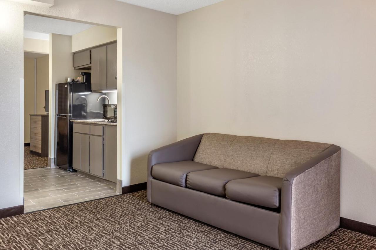 Quality Inn & Suites Spring Lake - Fayetteville Near Fort Bragg Екстер'єр фото