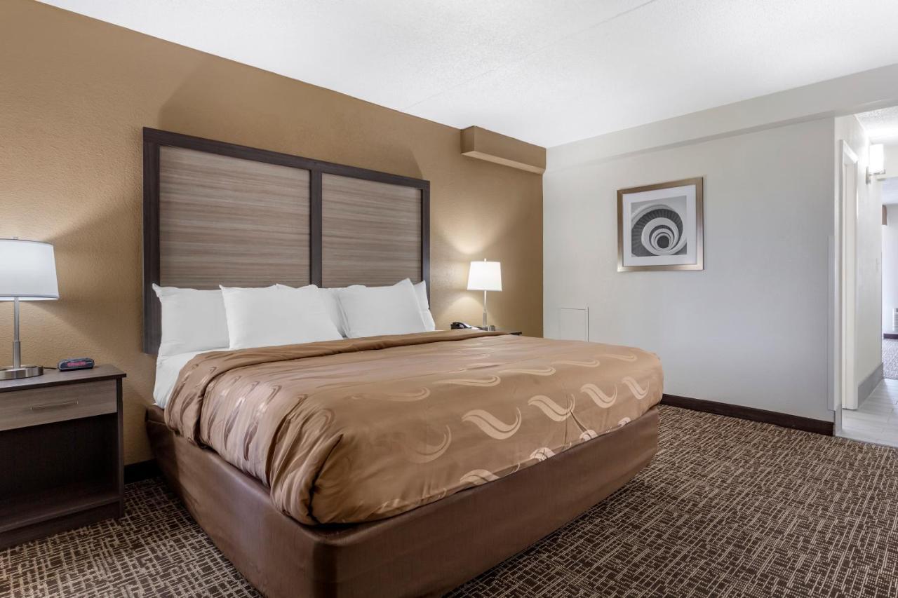 Quality Inn & Suites Spring Lake - Fayetteville Near Fort Bragg Екстер'єр фото