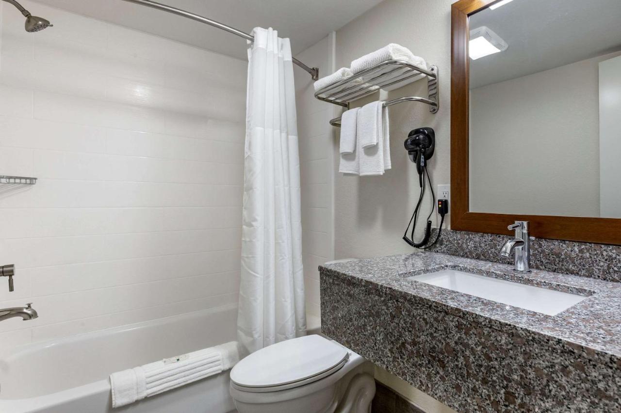 Quality Inn & Suites Spring Lake - Fayetteville Near Fort Bragg Екстер'єр фото