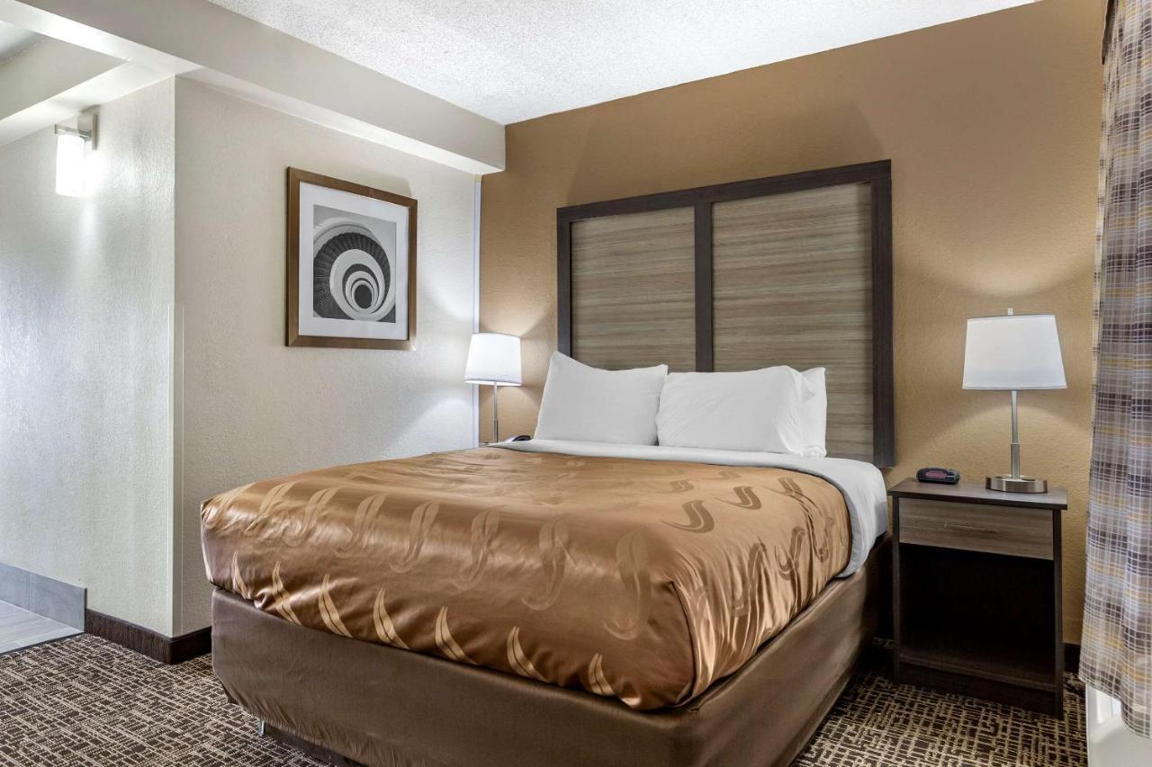 Quality Inn & Suites Spring Lake - Fayetteville Near Fort Bragg Екстер'єр фото